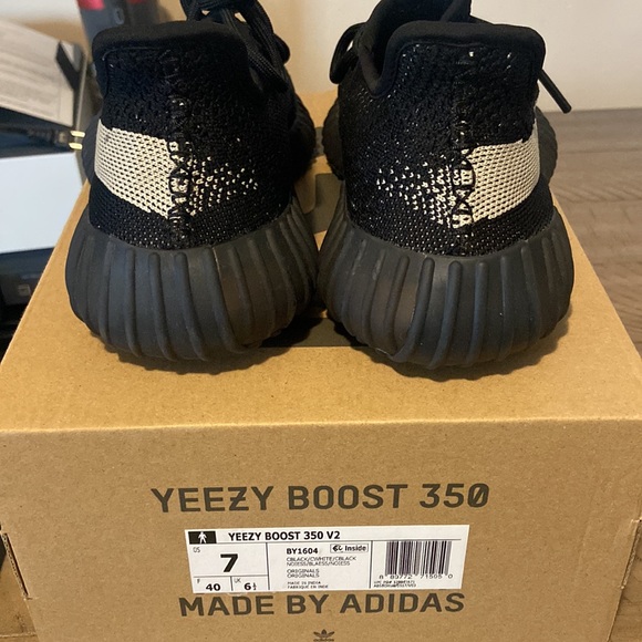 YEEZY Oreo 350s V2 size 7 - Picture 4 of 7